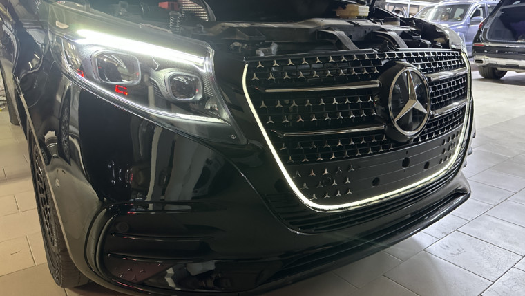 Mercedes V-Class — установка подсветки решётки радиатора