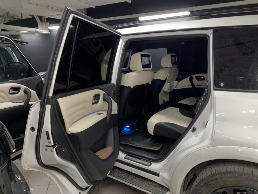 перешив салона Infiniti QX80