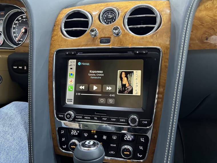 CarPlay на штатный монитор Bentley
