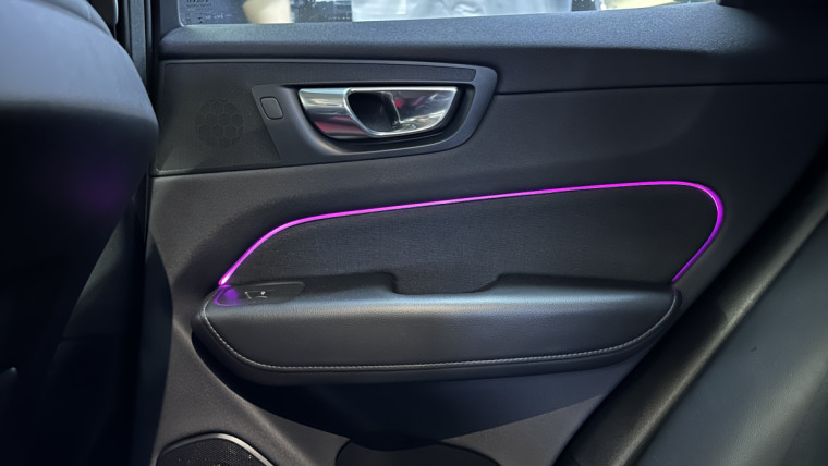 Установка Ambilight  в Volvo XC60