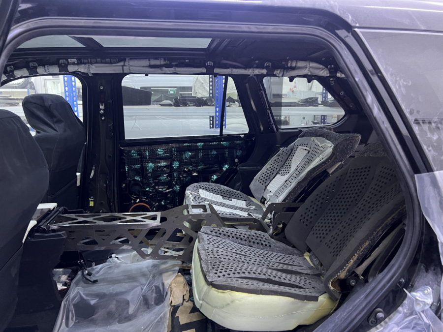 задние кресла Maybach Toyota Sequoia