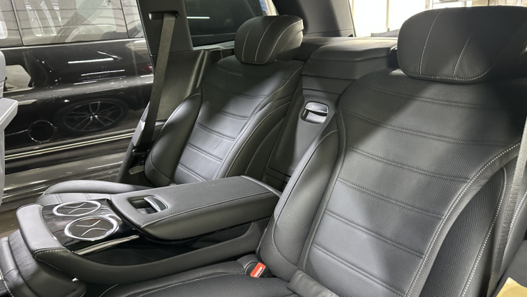 удобный диван в  Mercedes-Benz GLS 
