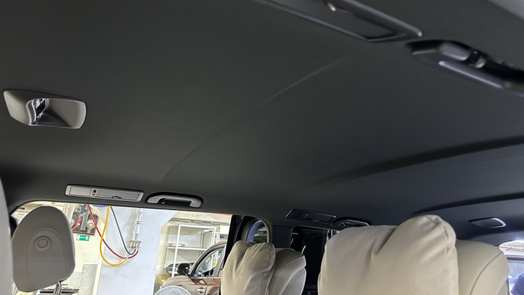 Установка потолочного монитора в Mercedes V-Class