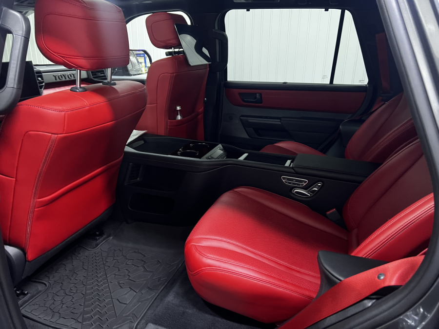 установка сидений Mercedes W222 Toyota Sequoia