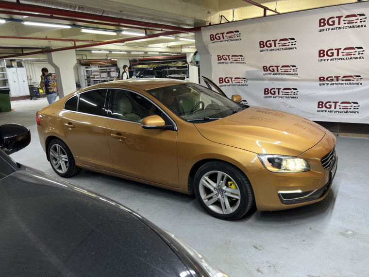 установка CarPlay Volvo S60