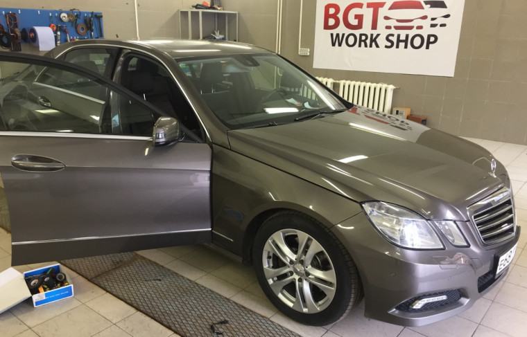 установка видеорегистратора Mercedes W212