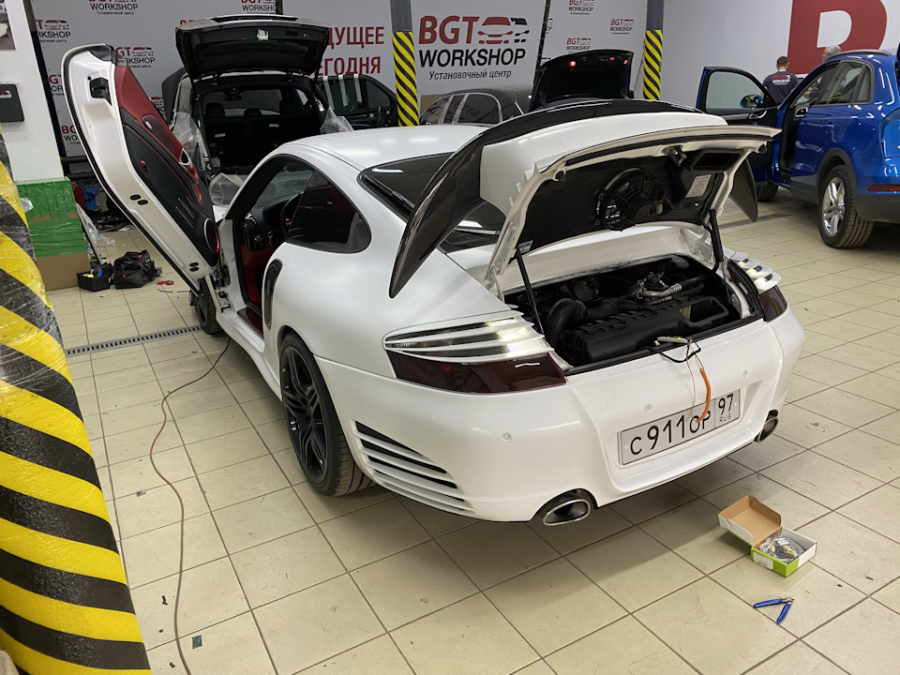 камера заднего вида на штатный экран Porsche 911