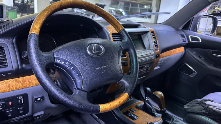 Lexus GX470 2004 монитор с мультимеди