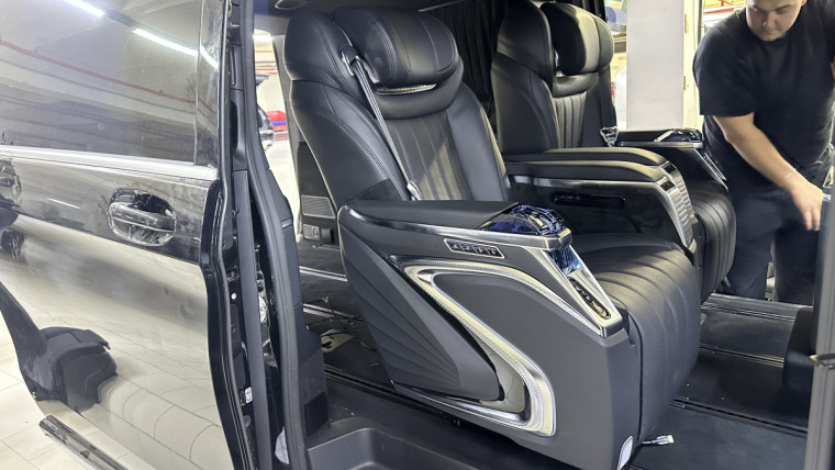 Mercedes V-Class — создание мобильного офиса с капитанскими креслами Zero Gravity