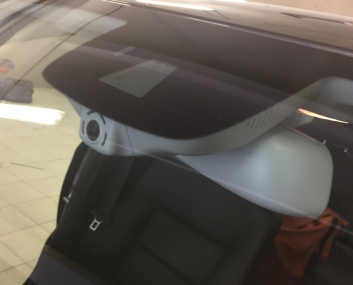 установка регистратора Mercedes E-Class