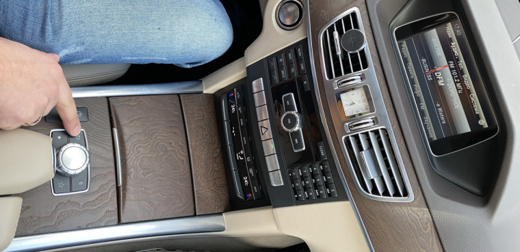 установка мультимедиа на штатный монитор Mercedes
