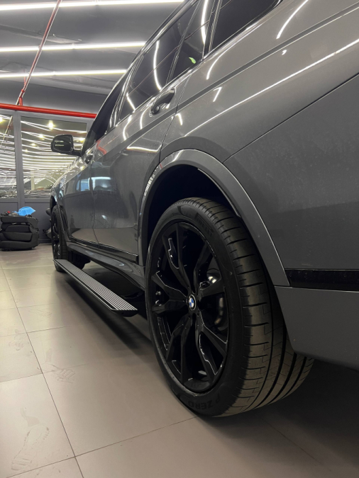 установка электропорогов BMW X7