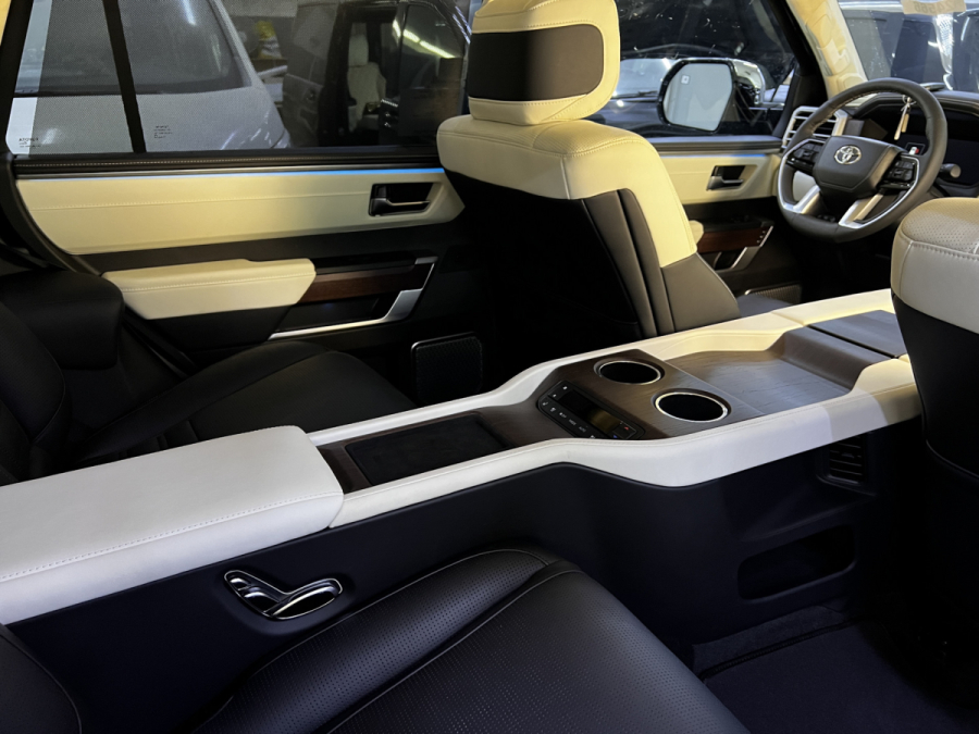 переоборудование салона Toyota Sequoia