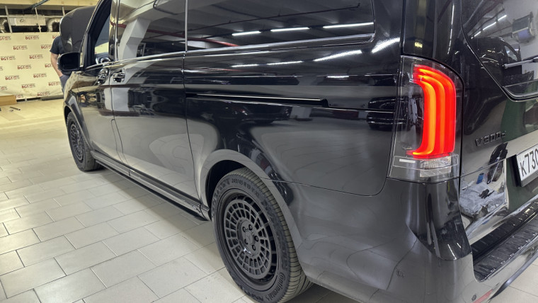 Mercedes V-Class — установка подсветки решётки радиатора