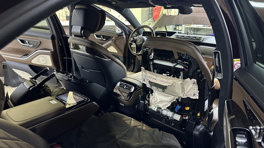 мониторы в спинки сидений Mercedes W223