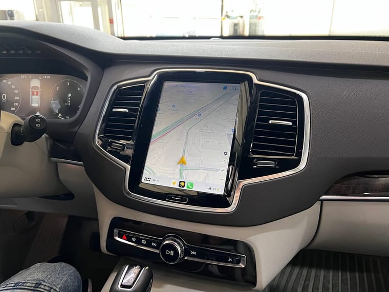 навигация Volvo через CarPlay