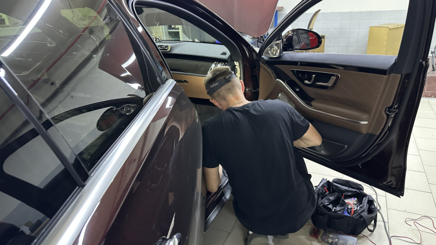 мониторы для пассажиров Mercedes W223