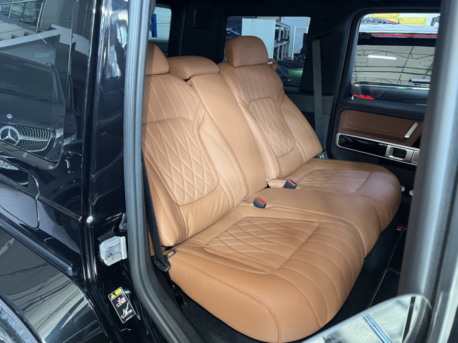 установка дивана от BMW в Mercedes-Benz G-Class