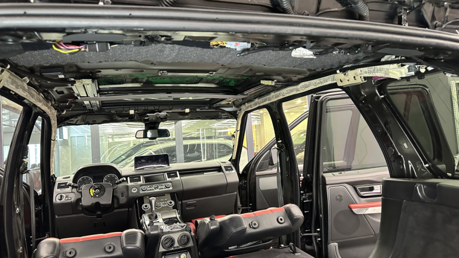 перетяжка потолка Range Rover