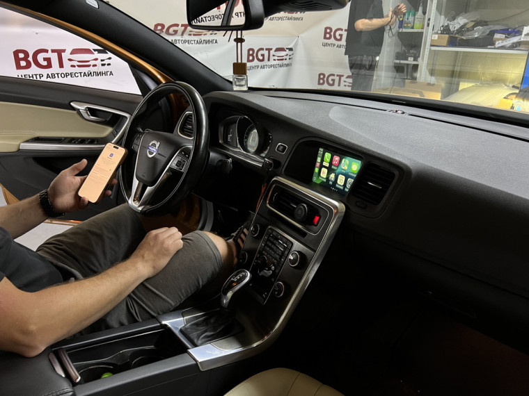 установка CarPlay Volvo S60
