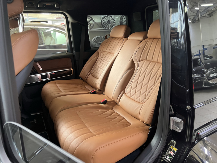 установка дивана от BMW в Mercedes-Benz G-Class