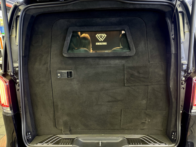 Создание бронированного мобильного офиса на базе Mercedes V-Class