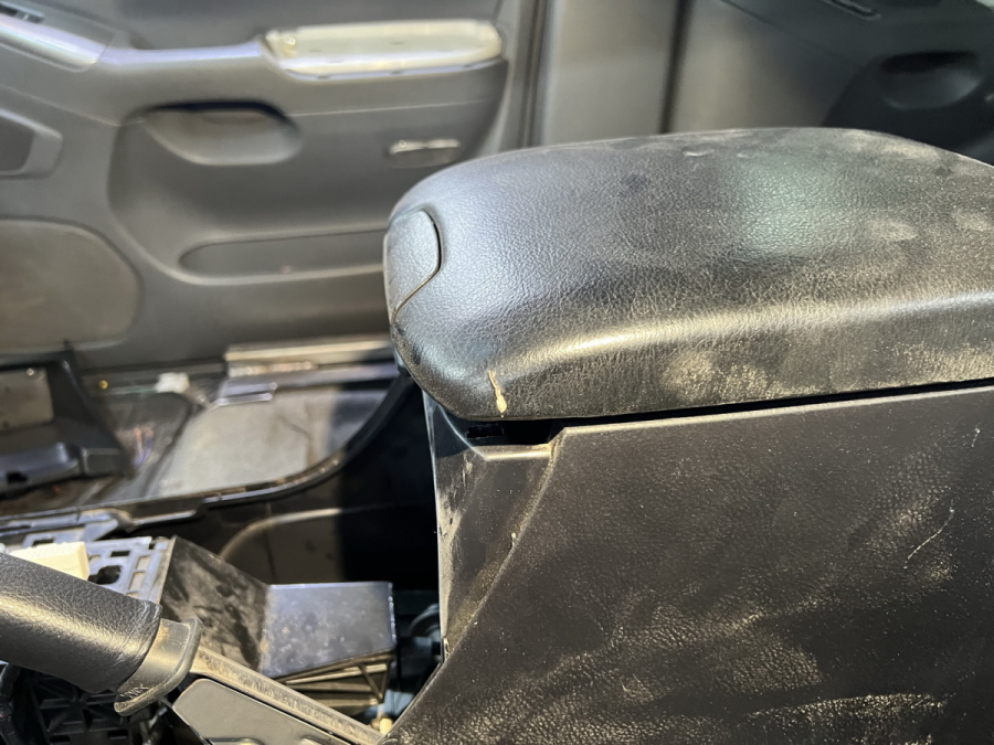 подлокотник Toyota Prado 120