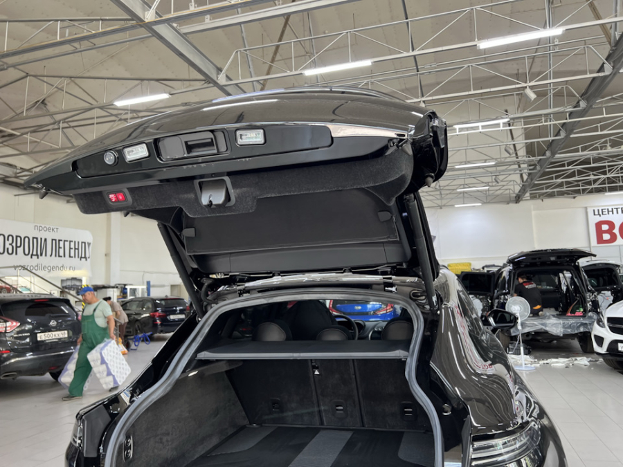 парковочный режим Aston Martin DBX707