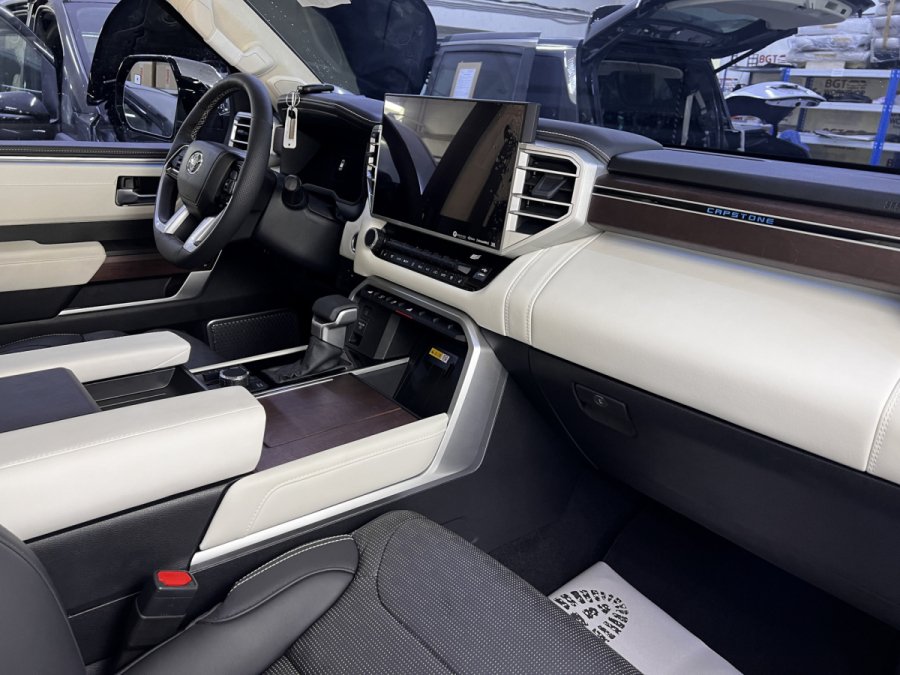 премиальный салон Toyota Sequoia